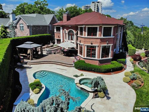 2 Euclid Rd, Fort Lee, NJ, 07024-6407 | Card Image