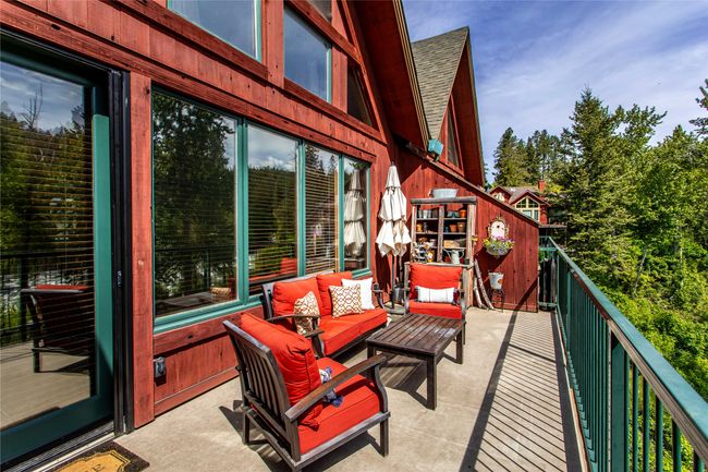 Lovely patio with fabulous river view | Image 14
