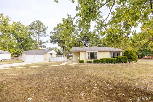 1205 W Madison St, Mascoutah, IL, 62258-1057 | Card Image