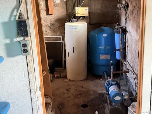 16 Maple Ave, New City, NY, 10956-5011 | Card Image