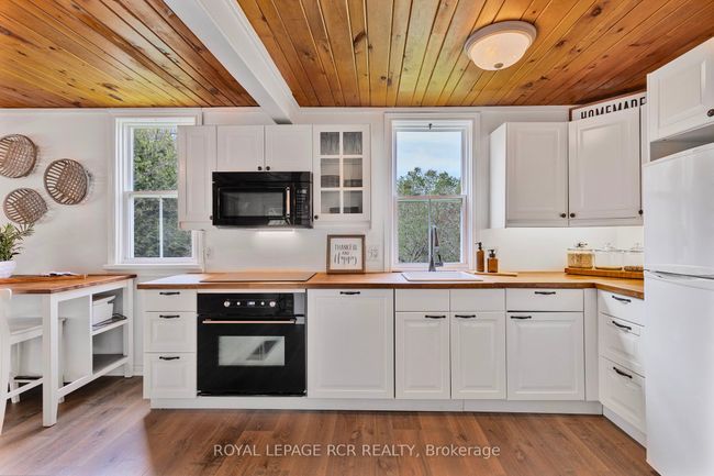 17329 Shaws Creek Rd, House other with 3 bedrooms, 2 bathrooms and 6 parking in Belfountain ON | Image 12