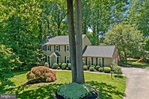 702 Great Oak Ln, KENNETT SQUARE, PA, 19348-1428 | Card Image