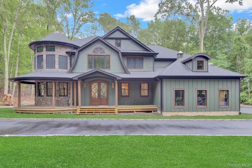 301 Old Mill Road, Smithtown, NY, 11780 | Card Image