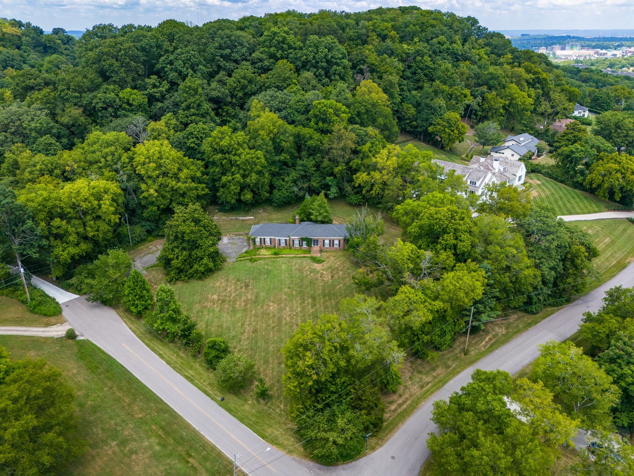 Skymont Dr, Nashville, TN 37215