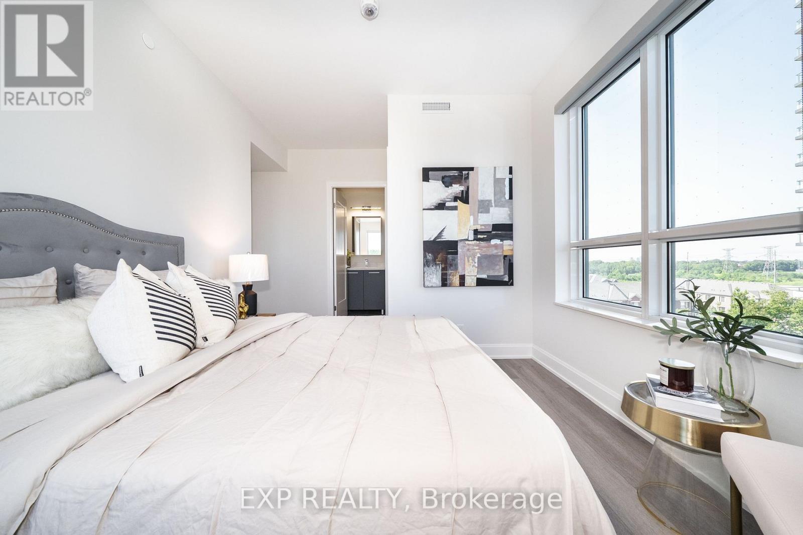 Residential in Markham (Commerce Valley) 5