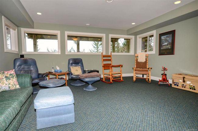 Media/family room | Image 25