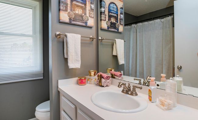 Upper level main bath.jpg | Image 28