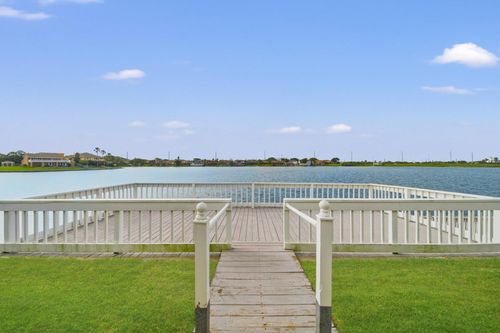 10423 Schaper Rd, Galveston, TX, 77554-7107 | Card Image