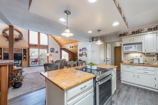 43388 N Oakcrest Ln, House other with 3 bedrooms, 2 bathrooms and 3 parking in Zion IL | Image 12