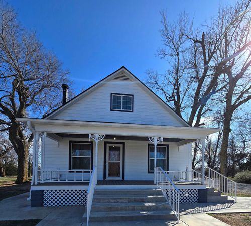 2403 E Chestnut Ave, Arkansas City, KS, 67005-6689 | Card Image