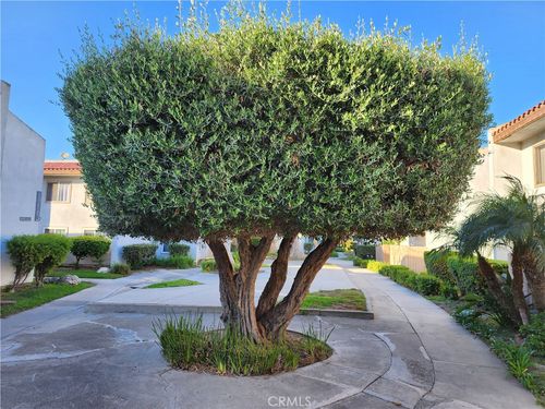 unit-t2-2521 W Sunflower Ave, Santa Ana, CA, 92704-8523 | Card Image