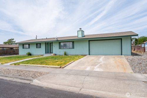 530 W Crest Dr, Moses Lake, WA, 98837-1502 | Card Image