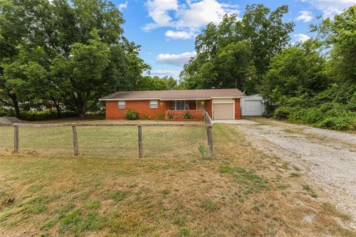 215 N Division St, Konawa, OK, 74849-2237 | Card Image