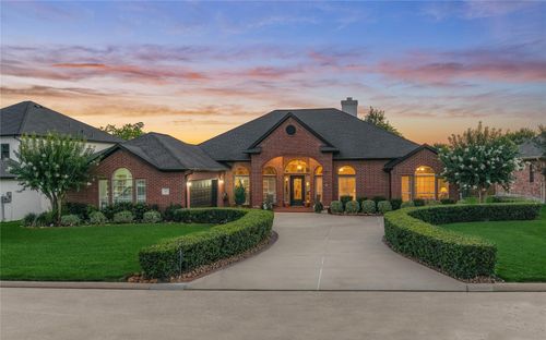 43 Winterhaven Ln, Montgomery, TX, 77356-8325 | Card Image