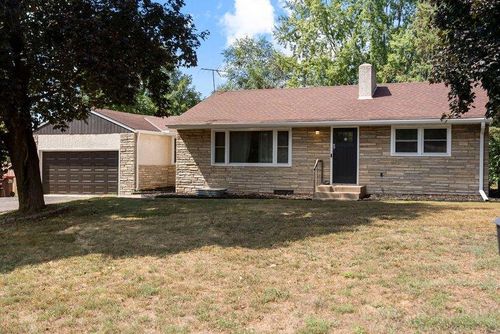 1689 Edgemont St, Maplewood, MN, 55117-2416 | Card Image