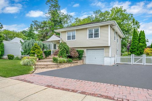 76 Keswick Ln, Plainview, NY, 11803-6125 | Card Image