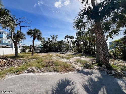 126 Palermo Cir, FORT MYERS BEACH, FL, 33931-2721 | Card Image