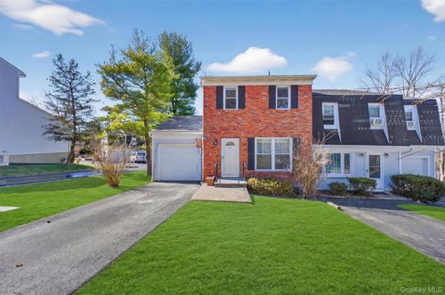 42 Larch Ct, Fishkill, NY, 12524-2628 | Card Image