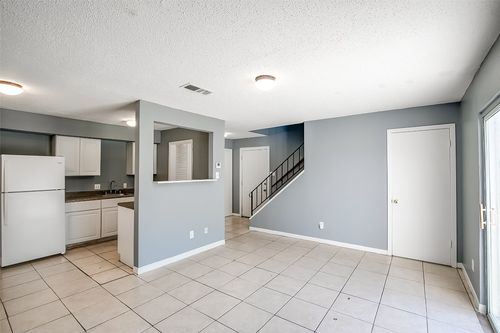 apt-104-2215 Mission Hill Dr, Austin, TX, 78741-7140 | Card Image