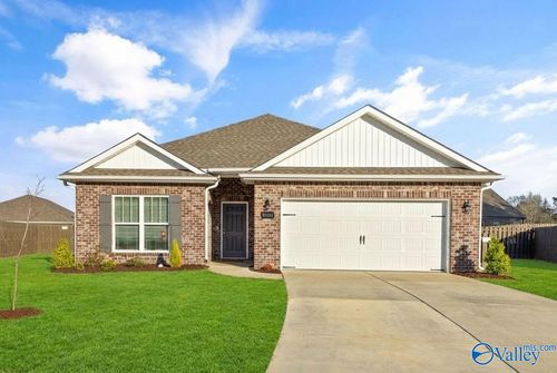 9105 Ohms Cir Se, Owens Cross Roads, AL, 35763-3702 | Card Image