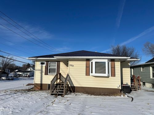 1022 8th Avenue Se, Jamestown, ND, 58401 | Card Image