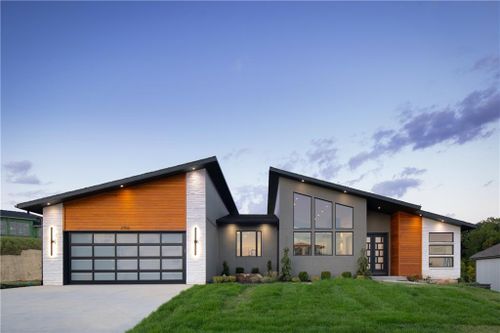 2150 Palisades Dr, Riverside, MO, 64150-8701 | Card Image