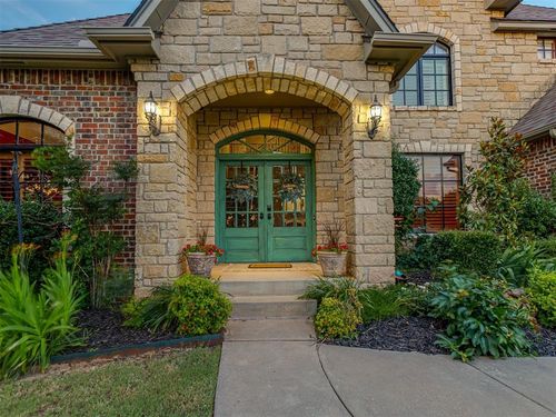 1240 River Chase Dr, Edmond, OK, 73025-2194 | Card Image