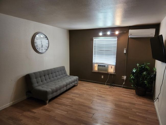 Living Room | Image 8