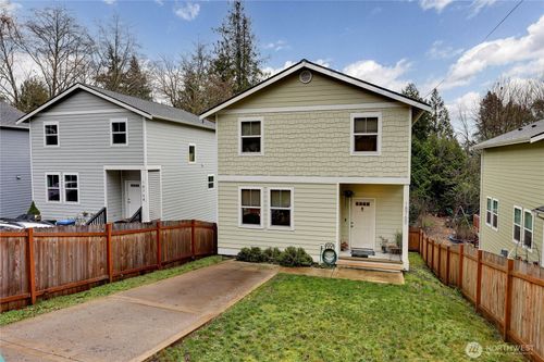 18760 1st Ave Ne, Suquamish, WA, 98392-9630 | Card Image