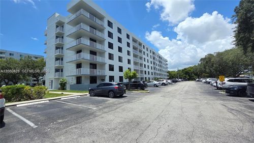 215-901 Hillcrest Dr, Hollywood, FL, 33021-7853 | Card Image