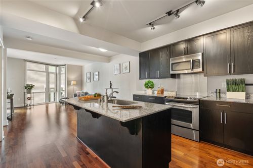 507-699 John St, Seattle, WA, 98109-5060 | Card Image