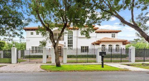 16763 Nw 77th Path, Miami Lakes, FL, 33016-8458 | Card Image