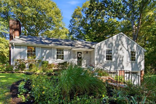11 Pennington Dr, Huntington, NY, 11743-7111 | Card Image