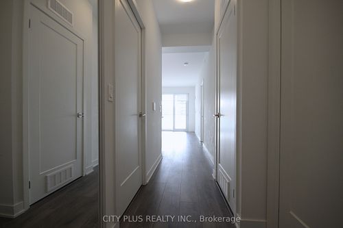 809-105 Oneida Cres, Richmond Hill, ON, L4B0H6 | Card Image