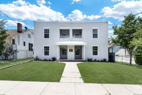 834 W Russell Pl, San Antonio, TX, 78212-3752 | Card Image