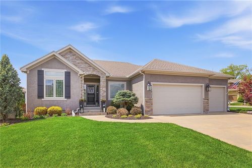 16324 S Twilight Ln, Olathe, KS, 66062-4507 | Card Image