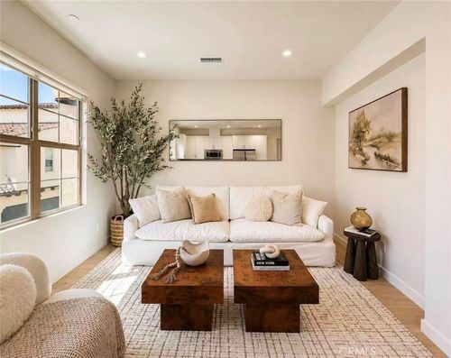 184 Elkhorn, Irvine, CA, 92618-8891 | Card Image