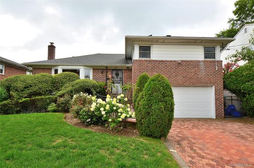 786 E Carl Ave, North Baldwin, NY, 11510-1901 | Card Image