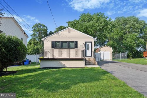 735 W Cooke Ave, GLENOLDEN, PA, 19036-1237 | Card Image