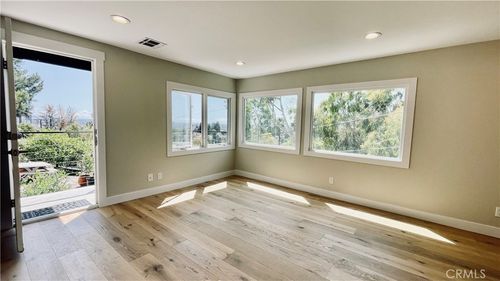 2183 Argyle Ave, Los Angeles, CA, 90068-3324 | Card Image