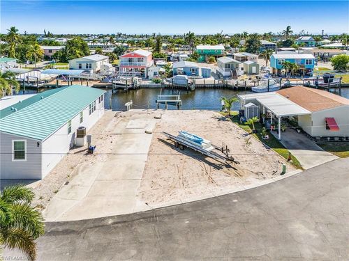 2910 Binnacle Ln, ST. JAMES CITY, FL, 33956-2378 | Card Image