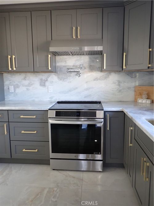 16561 Minoru Ln, Huntington Beach, CA, 92647 | Card Image