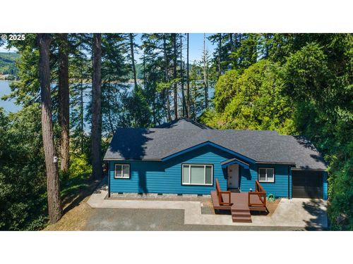 67065 Heron Rd, North Bend, OR, 97459-9598 | Card Image