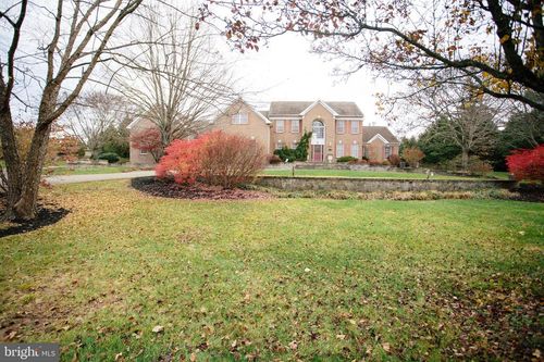 5 Hidden Hollow Dr, Hamilton, NJ, 08620-9513 | Card Image