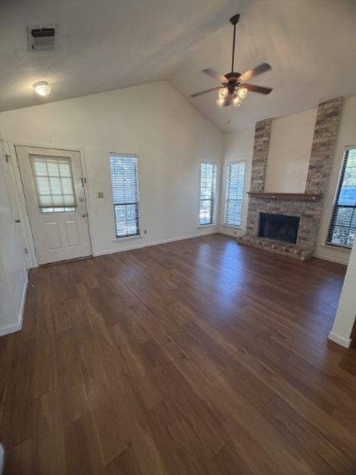 104-728 W San Antonio St, Lockhart, TX, 78644-2590 | Card Image