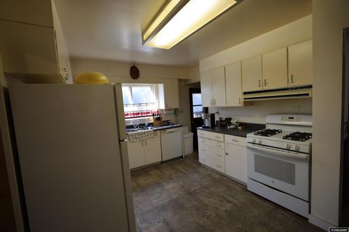 824 9th St, Evanston, WY, 82930-3714 | Card Image