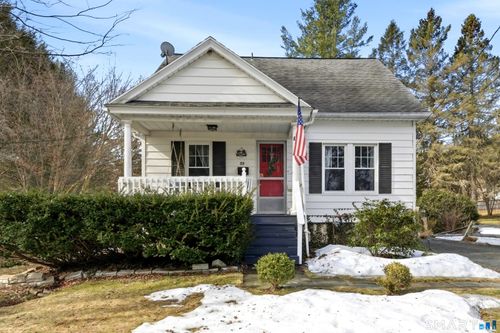 22 Hamilton Ln, Watertown, CT, 06795-2405 | Card Image