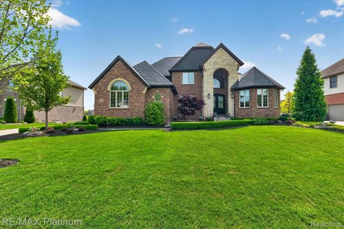 10653 Stoney Point Dr, South Lyon, MI, 48178-9645 | Card Image