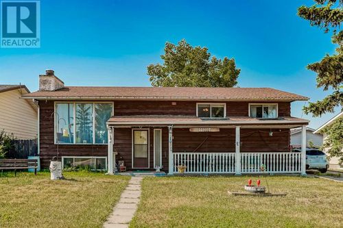 229 6 St, Irricana, AB, T0M1B0 | Card Image