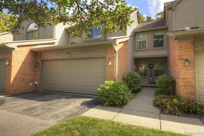 811 Woodridge Hills Drive, Condo with 2 bedrooms, 3 bathrooms and null parking in Brighton MI | Image 1